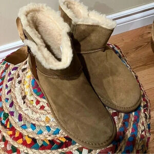 New BearPaw Pawz tan suede leather bow boots